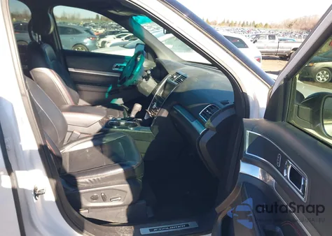 2016 Ford Explorer Sport z USA, uszkodzony, nr VIN 1FM5K8GT6GGB32157